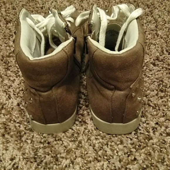 Studded boots - Picture 4 of 6